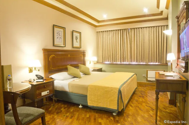 Superior, King Bed, Herald Suites 3/10