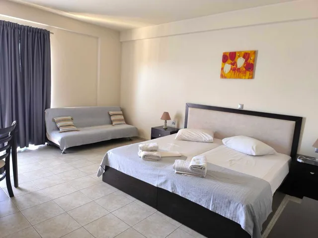 جناح بإطلالة على المسبح، GOLDEN ROSE SUITES 1/4