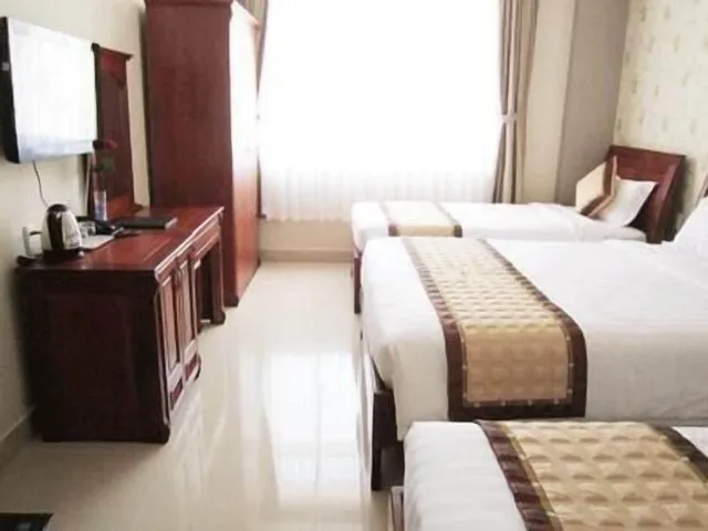 غرفة ديلوكس ثلاثية بسرير مزدوج وسرير فردي، Corvin Hotel 4/5