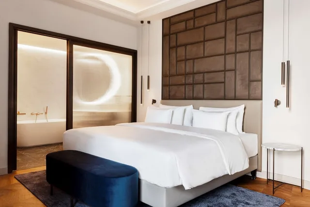 جناح رئاسي بسريرين كينج بشرفة بجاكوزي، Radisson Collection Hotel, Magdalena Plaza Sevilla 1/1