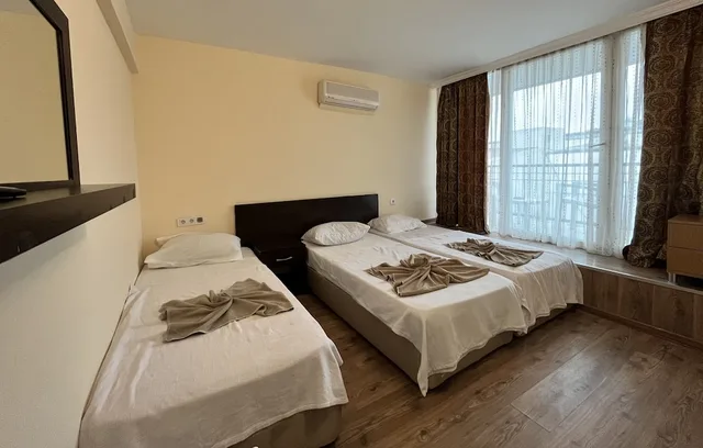 غرفة قياسية ثلاثية بثلاثة أسرّة، Romeo Beach Hotel 1/10