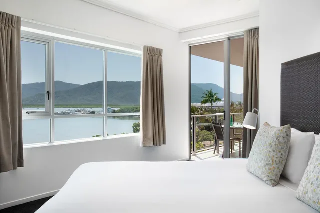 2 Bedrooms, Ocean, 2 Queen Beds, Dual Key، Mantra Trilogy Cairns 1/4