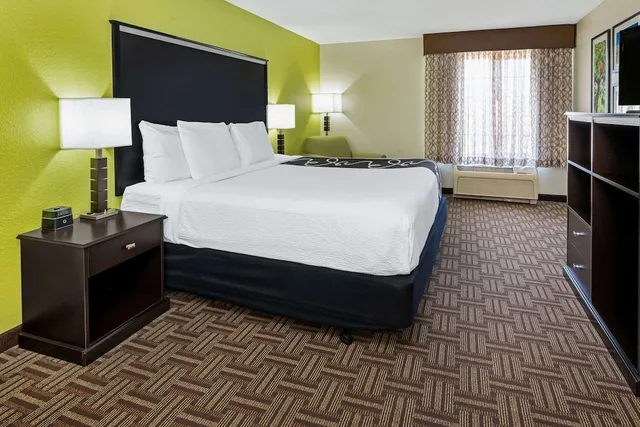 جناح ديلوكس بسرير كينج، La Quinta Inn & Suites by Wyndham Fruita 1/2