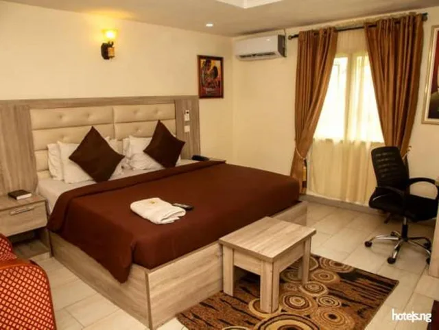 Executive, Queen Bed, De Dreams Hotel & Suite 1/1