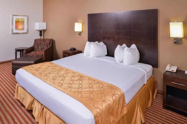غرفة بسرير كينج، Americas Best Value Inn & Suites Bastrop 1/3