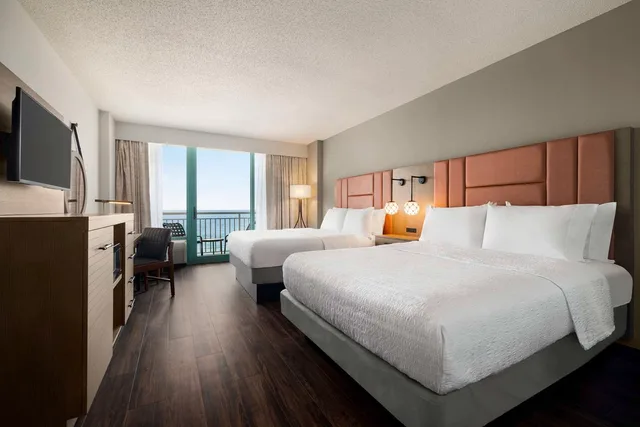غرفة بسريرين كوين بإطلالة على البحر بحوض استحمام، Hampton Inn Virginia Beach Oceanfront South 3/5