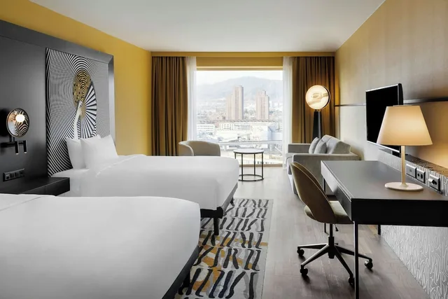 Family, 2 Double Beds, RENAISSANCE ZURICH TOWER HOTEL 3/7