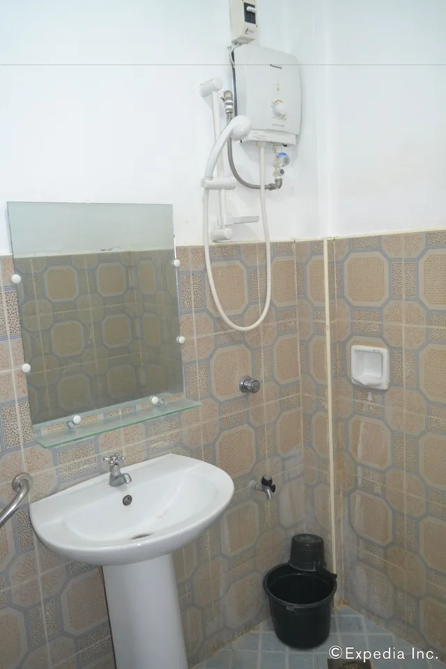 غرفة عائلية بثمانية أسرّة، Antonio's Apartelle & Suites 3/3