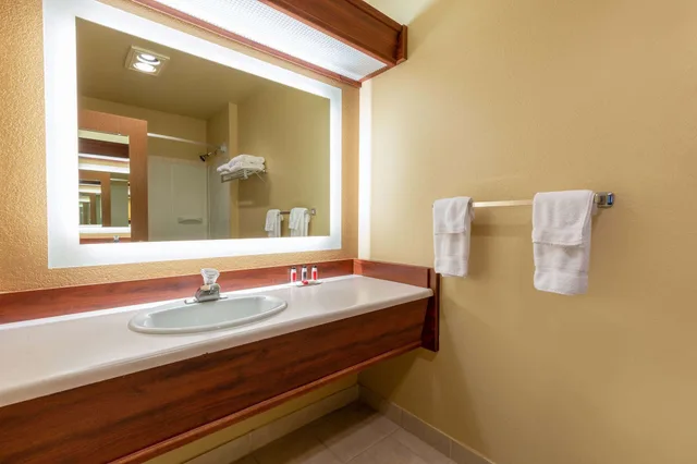 غرفة قياسية بسريرين كوين، Howard Johnson by Wyndham Leavenworth 5/5