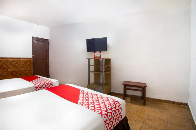 غرفة قياسية بسريرين، OYO Hotel Brazil, Guadalajara, Estadio Jalisco 3/5