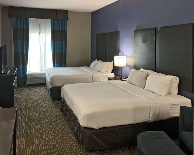 غرفة بسريرين كوين لذوي الإعاقة، Comfort Inn & Suites Columbus North 2/2
