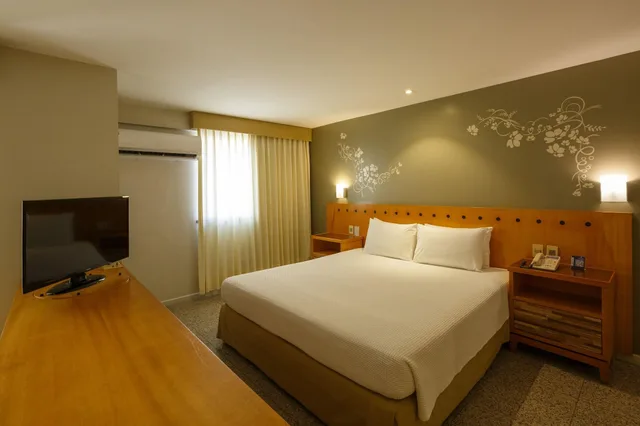 Superior Triple 3 Single Beds or 1 Double and 1 Single Bed، Blue Tree Towers Fortaleza Beira Mar 1/3