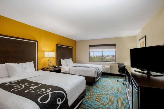 غرفة بسريرين كوين، La Quinta Inn & Suites by Wyndham Emporia 1/3