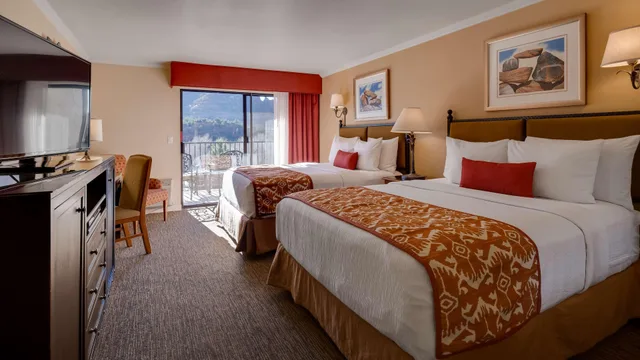 Room, 2 Queen Beds, Red Rock View, Balcony, Annex، Best Western Plus Arroyo Roble Hotel & Creekside Villas 1/10