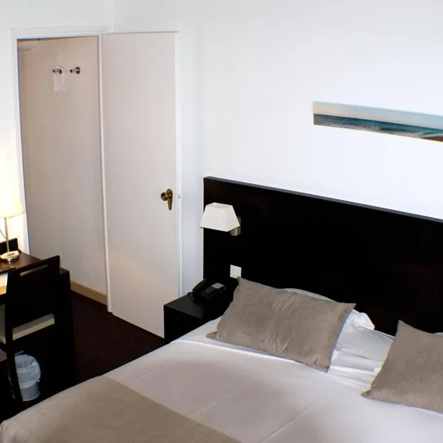 Standard, Double Bed, Exclusive Hotel Comte De Nice 5/10
