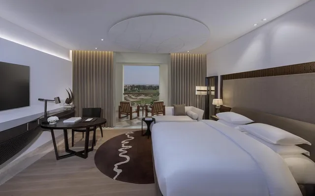 Room, King Bed, Golf Course View, Park Hyatt Abu Dhabi Hotel & Villa - Saadiyat island 3/9
