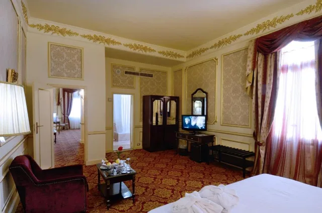 Golden Royal Suite Sea View، Windsor Palace Luxury Heritage Hotel Since 1906 6/10