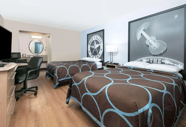 Room, Quadruple, Smoking, Super 8 by Wyndham New Braunfels I-35 2/2