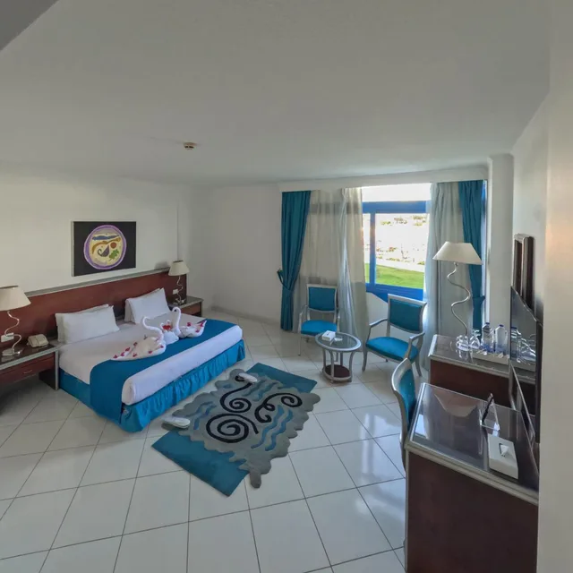 غرفة بسرير مزدوج أو سريرين منفصلين بإطلالة على البحر، Amarina Star Resort & Aqua Park 1/10