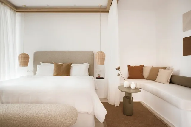 Pool, Suite, Queen Bed, Lateral Side Sea View، Mykonos Flow - Super Paradise 2/10
