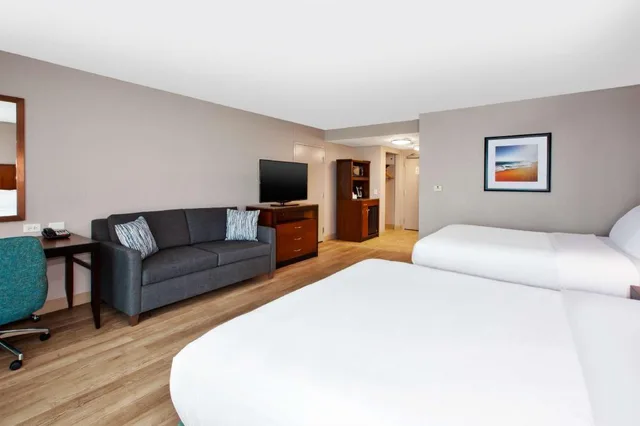 Room, 2 Queen Beds, Ocean Front, Sofa, Large، HILTON GARDEN INN VIRGINIA BEACH OCEANFRONT 3/4