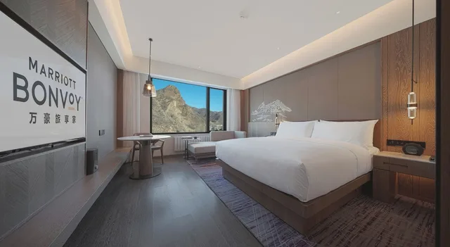 غرفة بسرير كينج بإطلالة على الجبل، Courtyard By Marriott Chongli 3/4