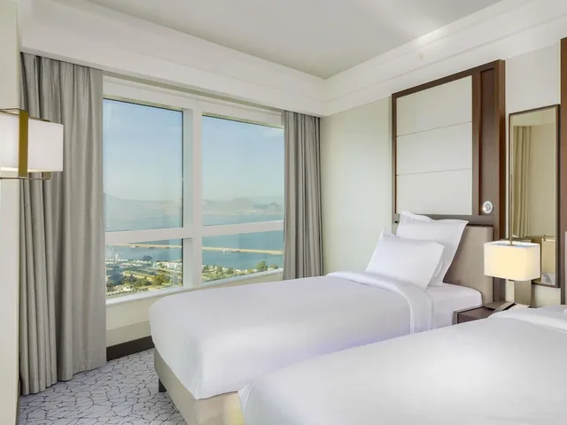 غرفة تنفيذية بسريرين منفصلين، Hotel Oran Bay Managed By Accor 1/4