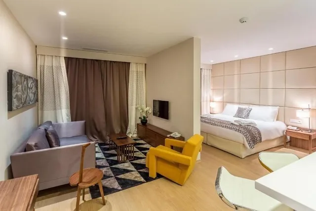 جناح بسرير كوين بإطلالة على البحر، Hotel Millenium 1/1