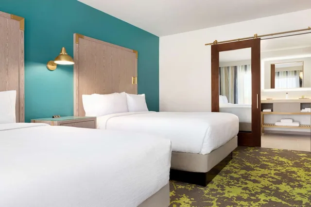 جناح بسريرين كوين بإطلالة على الجبل، Embassy Suites By Hilton Boulder 1/3