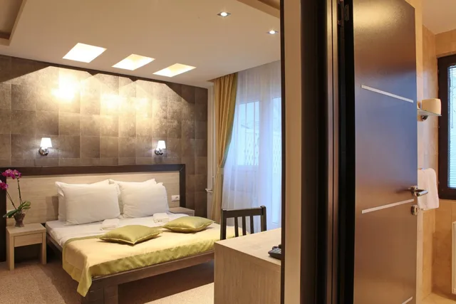 غرفة بسرير كينج بشرفة، Garni Hotel Vozarev 5/8