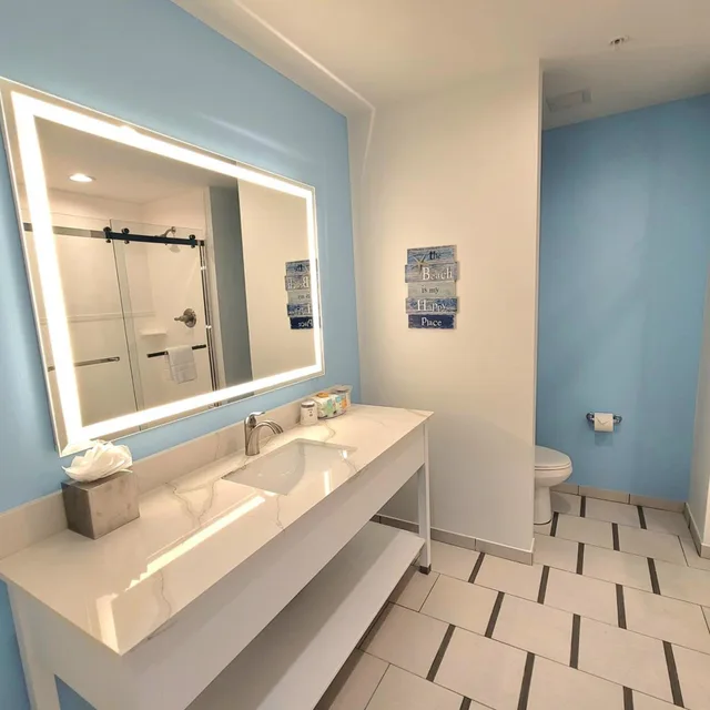 غرفة بسرير مزدوج بإطلالة على المسبح، ChartHouse Clearwater Beach Marina Hotel 2/2