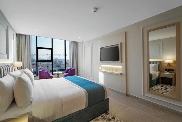 غرفة تنفيذية بسرير كينج، Grand Ambassador Hotel 2/4
