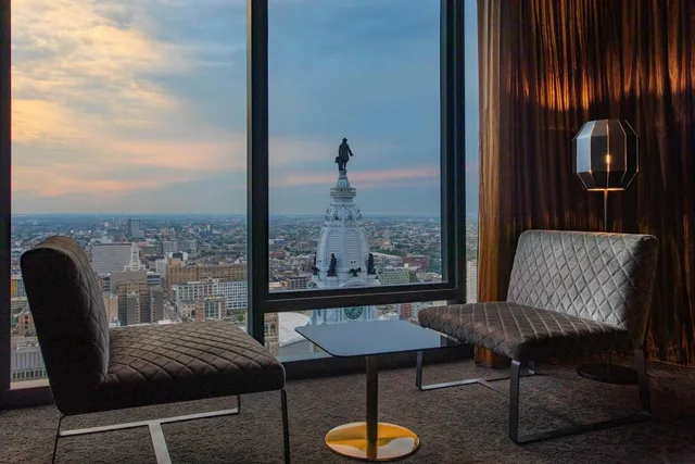 1 Bedroom, 2 Rooms, Superior, Suite, King Bed, Skyline View, Concierge Level, Corner، W Philadelphia 3/5
