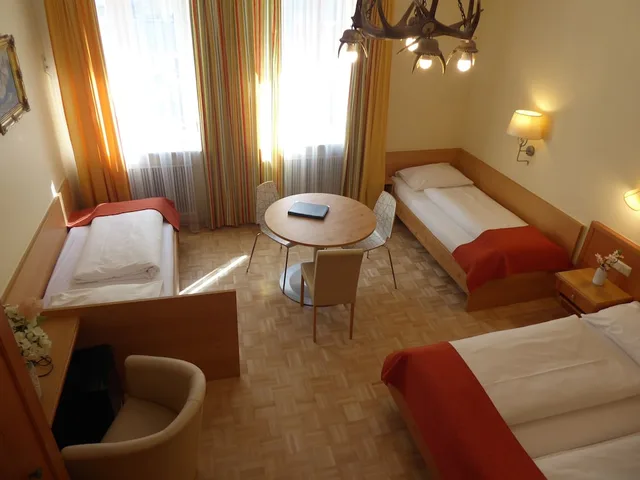 غرفة رباعية بسرير مزدوج وسريرين منفصلين، Adlerhof 4/10