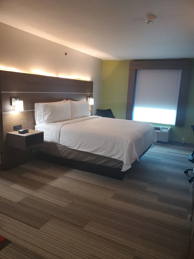 غرفة قياسية بسرير كينج، Holiday Inn Express Hotel Suites San Antonio West Seaworld Area 1/5
