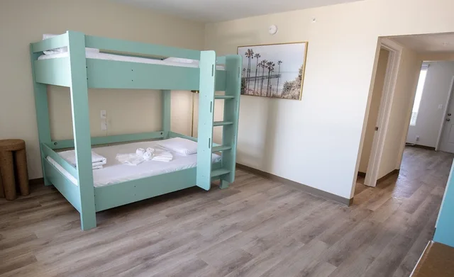 جناح بسرير كينج وسرير بطابقين بإطلالة على البحر بغرفتي نوم لذوي الإعاقة، Beach Tower By The Sea 3/4