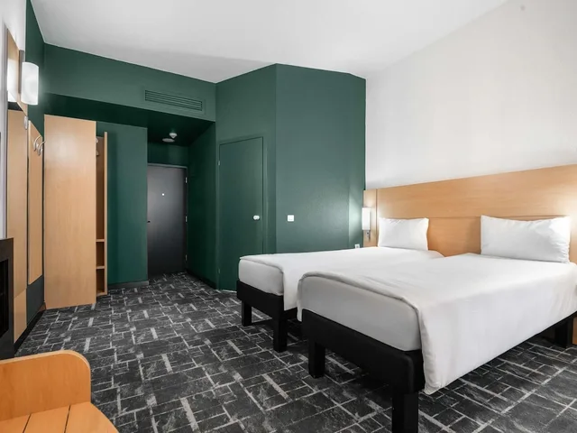 غرفة قياسية بسريرين منفصلين بإطلالة على المدينة، Ibis Astana Hotel 6/10