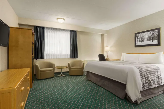 غرفة، Travelodge by Wyndham Winnipeg East 1/1