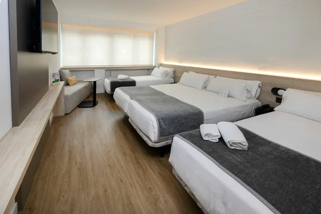 غرفة رباعية، Hotel Sercotel Delfos Andorra 1/5
