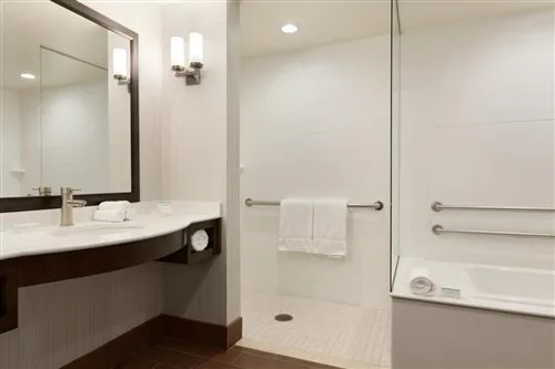 Junior Suite, Accessible, Hilton Garden Inn Boston Logan Airport 2/3