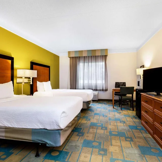 غرفة ديلوكس بسريرين مزدوجين، La Quinta Inn & Suites by Wyndham St. Pete-Clearwater Airpt 1/5