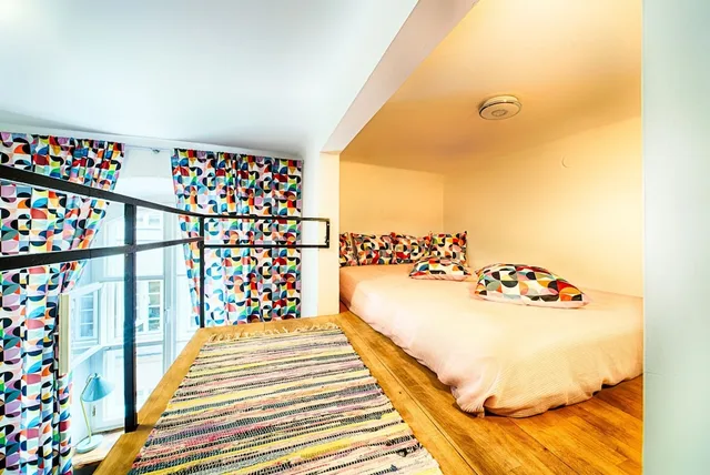 غرفة قياسية بأربعة أسرّة بإطلالة على المدينة بحمام خاص، Old Town Hostel Kanonia Apartments 2/6