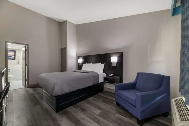 غرفة قياسية بسرير كوين للمدخنين، Quality Inn & Suites Altamonte Springs Orlando-North 2/6