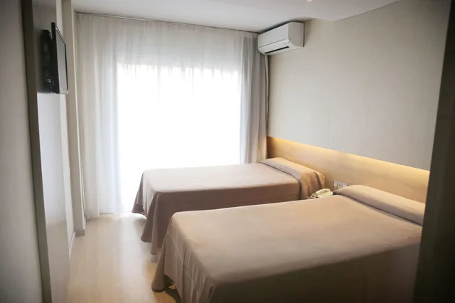 غرفة بسريرين منفصلين بشرفة، Eurosalou Hotel 3/10