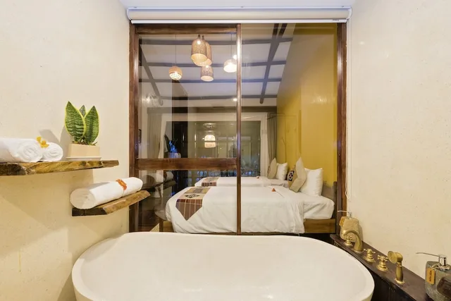 غرفة ديلوكس بسرير كينج بإطلالة على البحيرة، Zest Villas And Spa Hoi An 2/2