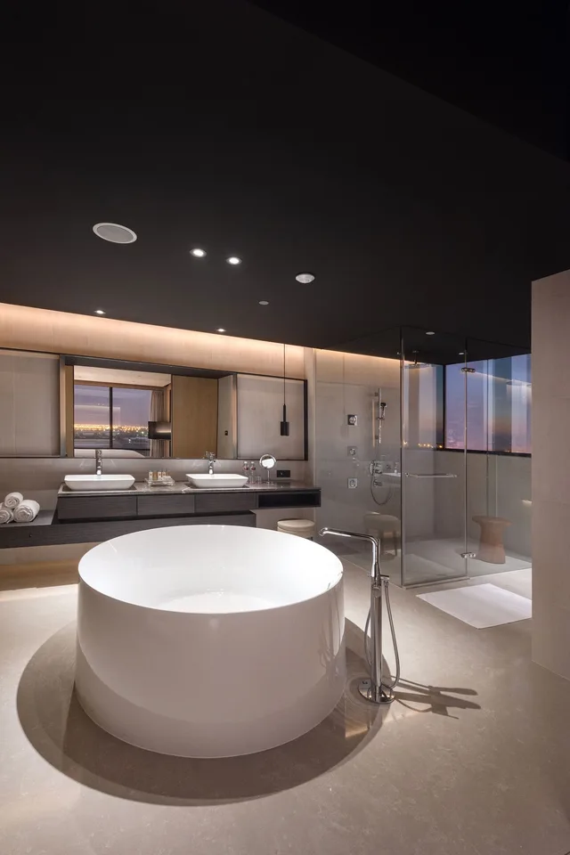 Junior Suite, Studio, King Bed, River View, Balcony، CROWNE PLAZA TAINAN 9/9