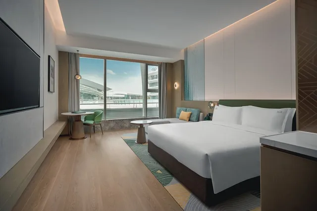 Premium, King Bed, Holiday Inn Wuhan Tianhe Airport by IHG 1/3