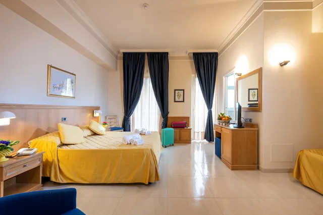 غرفة ثلاثية، Hotel Sabbie d Oro 2/10