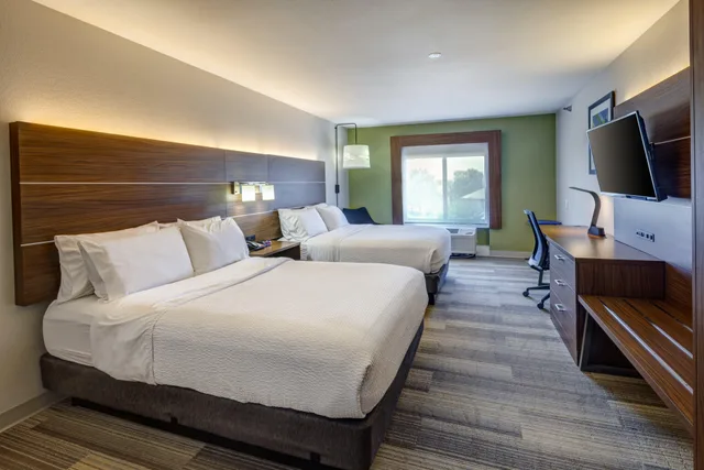 غرفة بسرير كوين لذوي الإعاقة، Holiday Inn Express Hotel And Suites Shelbyville Indianapolis 2/4