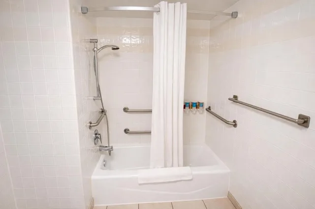 جناح بسريرين كوين لذوي الإعاقة، Hotel Lotus Kansas City Stadium 3/3